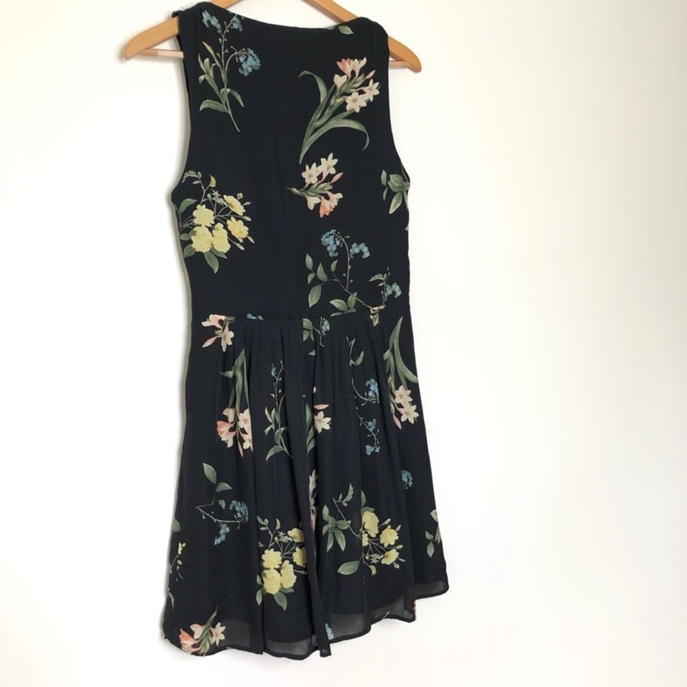 Joie Black Floral Braydon Mini Wrap-Like Dress Small 100% Silk - Picture 5 of 8